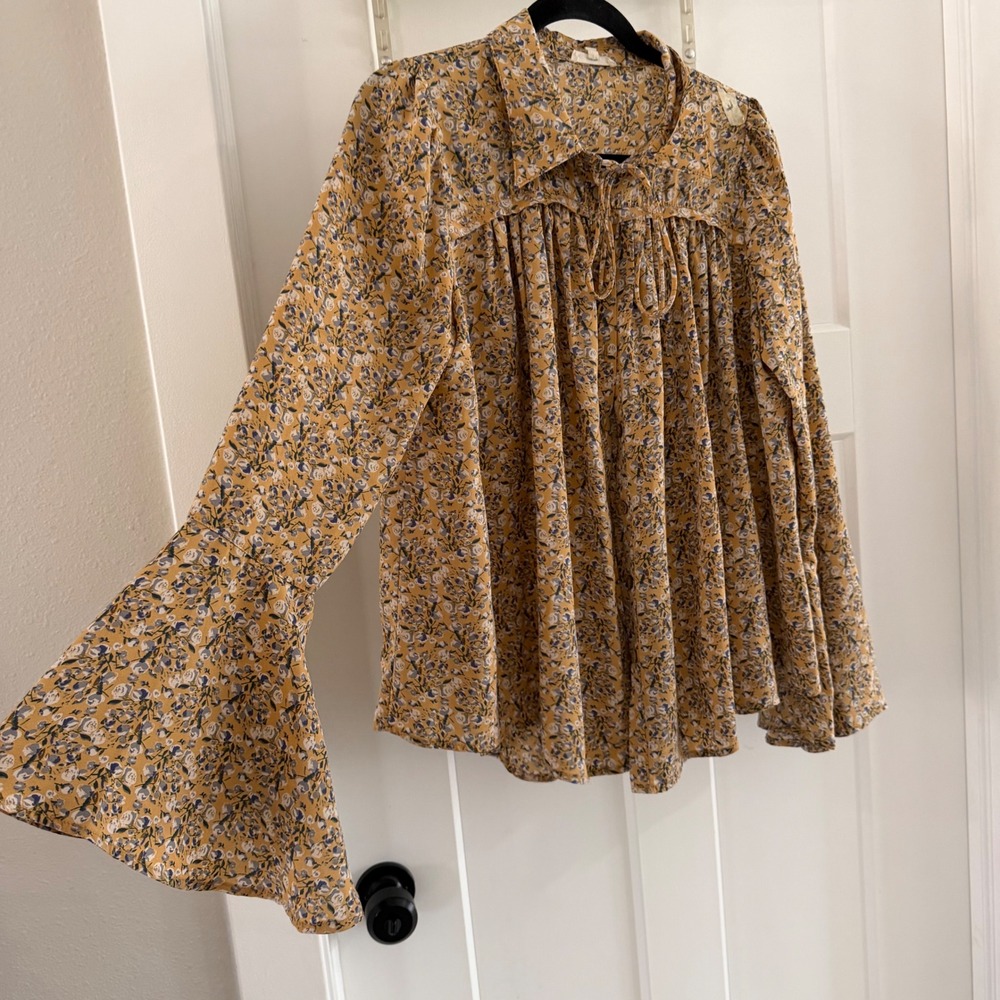 Easel Mustard Yellow Floral Bell Sleeve Babydoll Blouse Top Womens Medium Boho